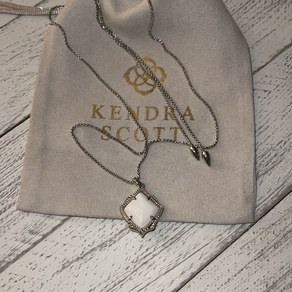 Kendra Scott Kacey Long In White Ivory/ Silver Pendant
Necklace New - Picture 7 of 8